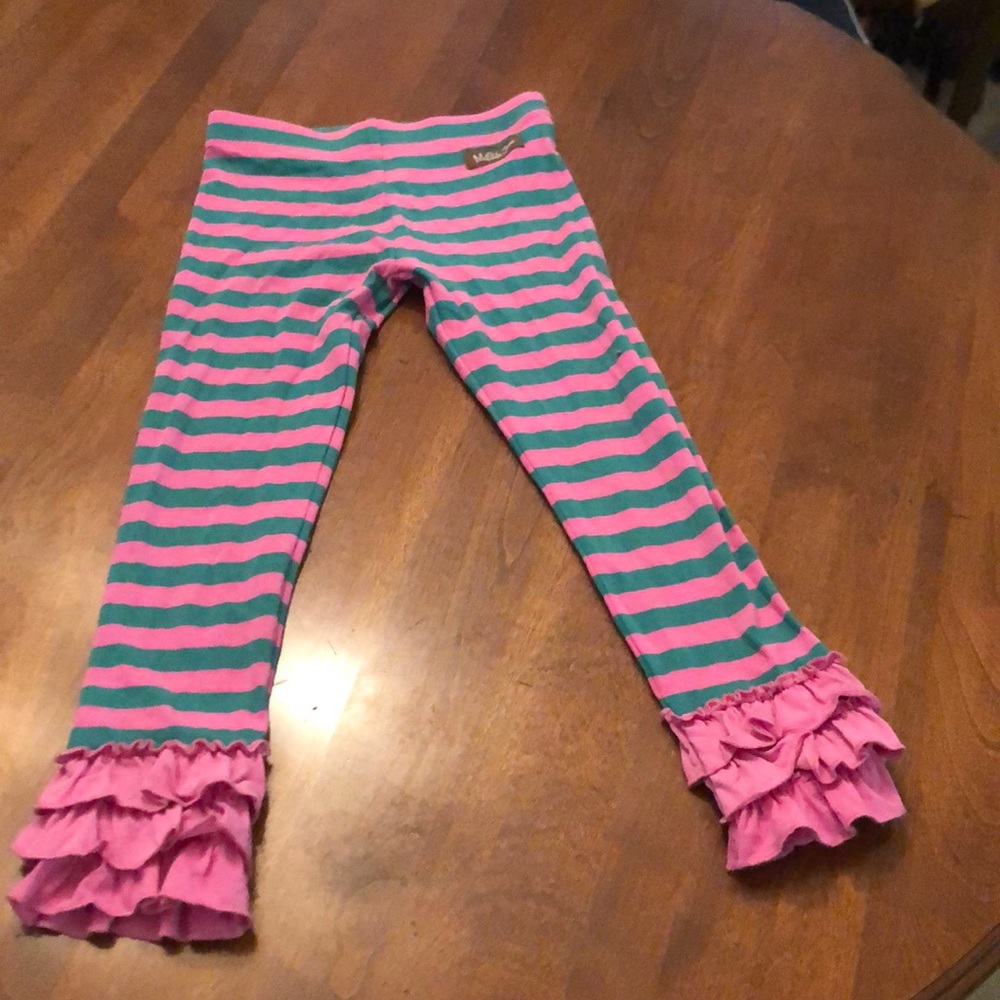 Like new light legging fit ruffle pant